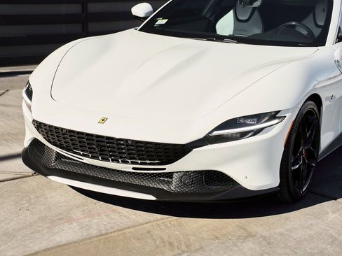 Used 2022 Ferrari Roma Base image 5