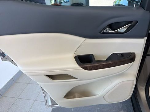 Used 2022 GMC Acadia Denali w/ Denali Ultimate Package AWD/4WD image 22