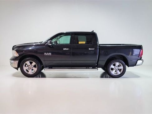 Used 2018 RAM 1500 Classic SLT w/ Luxury Group image 13