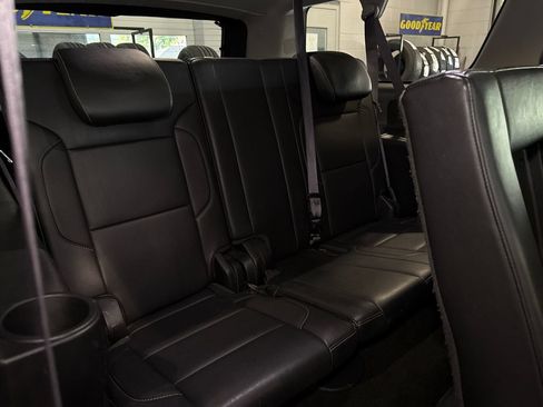 Used 2016 GMC Yukon XL SLT RWD image 16