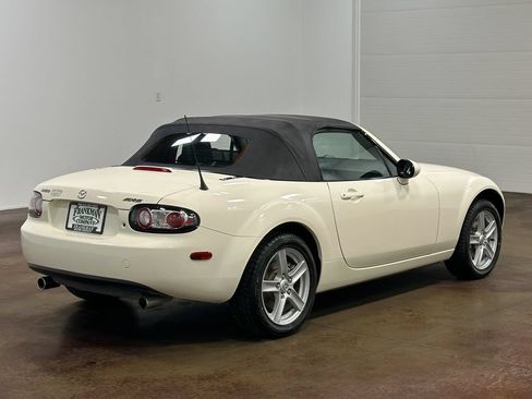 Used 2007 MAZDA MX-5 Miata Sport RWD image 5