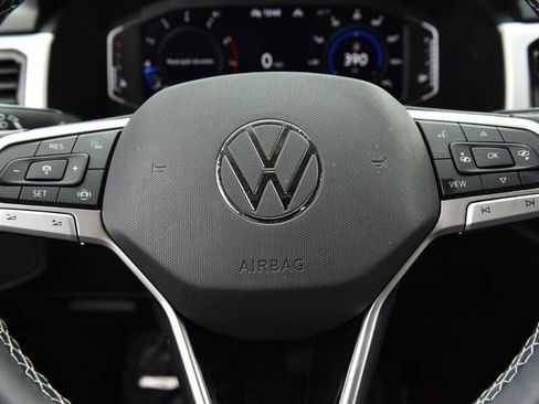 Certified 2023 Volkswagen Atlas SE w/ Black Wheel Package image 18