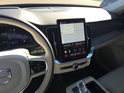 Used 2025 Volvo XC90 B6 Ultra w/ Protection Package Premier image 13