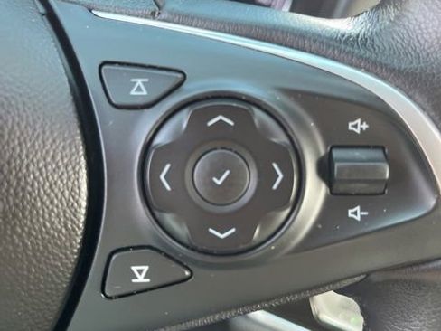 Used 2019 Buick Enclave Essence FWD image 17