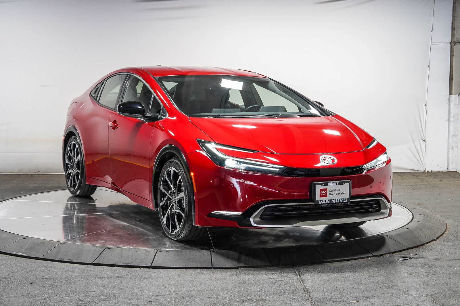 Certified 2026 Toyota Prius Plug-In Hybrid FWD image 5