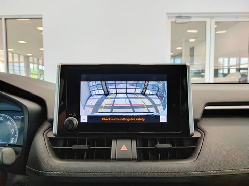 Used 2025 Toyota RAV4 XLE FWD image 21