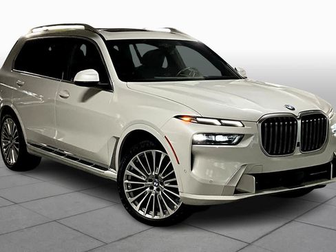 Used 2024 BMW X7 xDrive40i AWD/4WD image 3