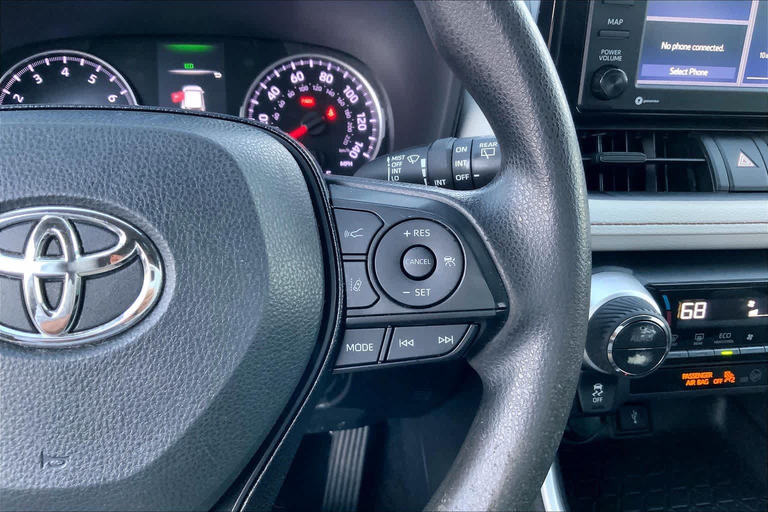 Used 2021 Toyota RAV4 XLE FWD image 22