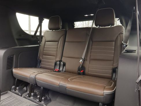 Used 2025 GMC Yukon XL Denali Ultimate AWD/4WD image 11