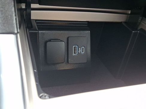 Certified 2023 Ford Explorer XLT w/ Equipment Group 202A AWD/4WD image 26