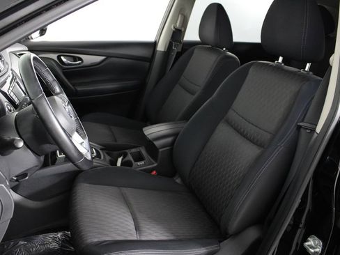 Used 2018 Nissan Rogue SV image 19