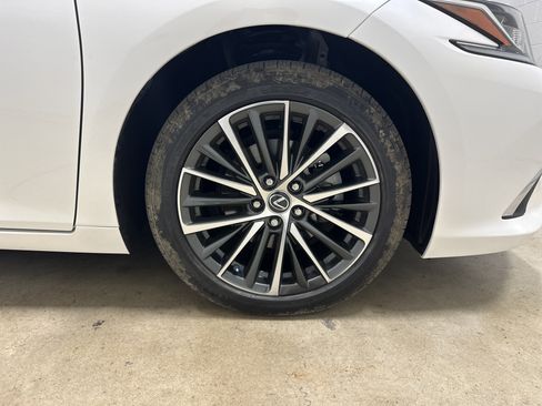 Certified 2023 Lexus ES 350 w/ Premium Package image 14