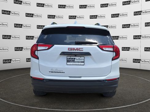 Used 2024 GMC Terrain SLE w/ Driver Convenience Package FWD image 5