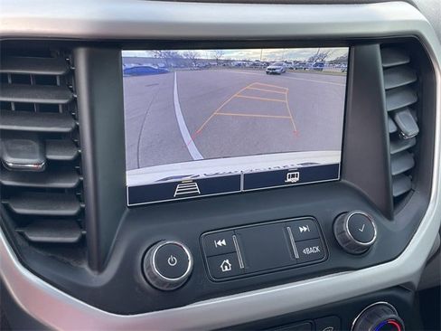 Used 2023 GMC Acadia SLE w/ Driver Convenience Package image 17