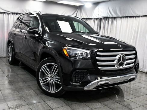 Used 2025 Mercedes-Benz GLS 450 4MATIC image 3