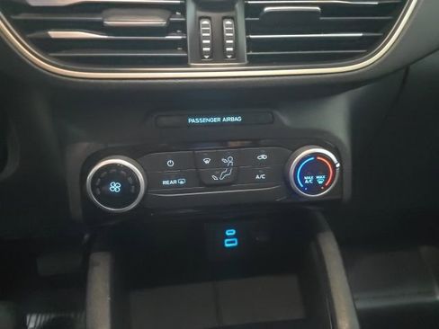 Used 2022 Ford Escape SE image 24