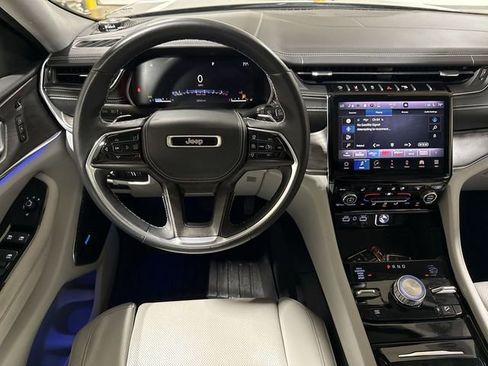 Used 2022 Jeep Grand Cherokee L Overland w/ Luxury Tech Group IV AWD/4WD image 11