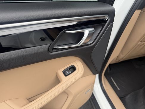 Used 2019 Porsche Macan S AWD/4WD image 26