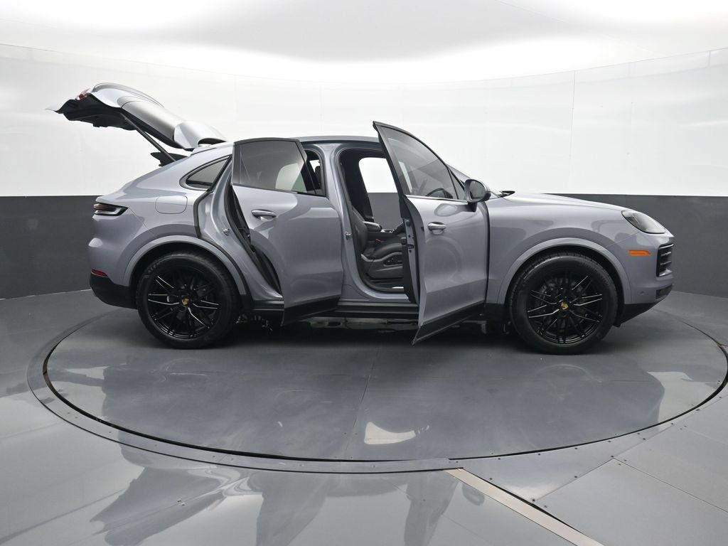 Certified 2024 Porsche Cayenne Coupe AWD/4WD image 33