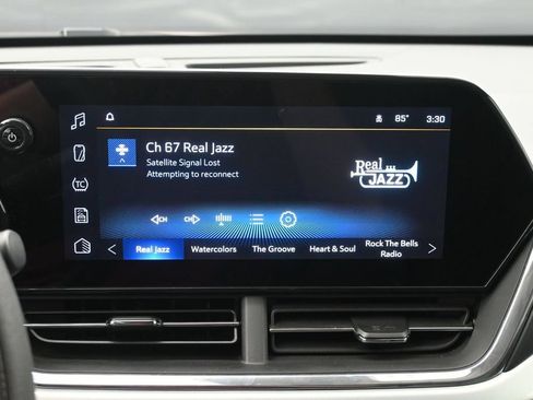 Used 2025 Chevrolet Trax LT FWD image 13
