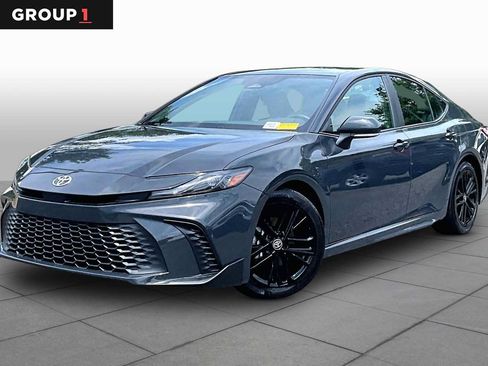 Used 2026 Toyota Camry SE FWD image 1