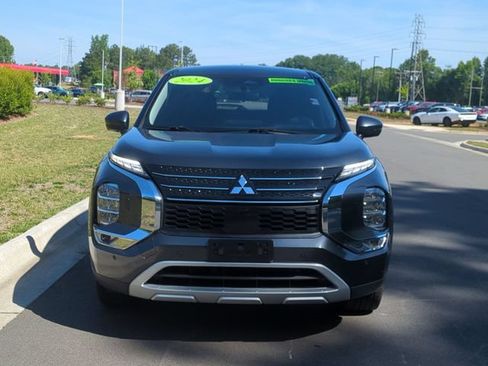 Used 2024 Mitsubishi Outlander SE Black Edition AWD/4WD image 16