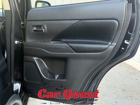 Used 2017 Mitsubishi Outlander GT AWD/4WD image 19
