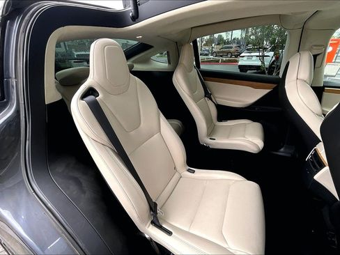 Used 2018 Tesla Model X 75D image 27