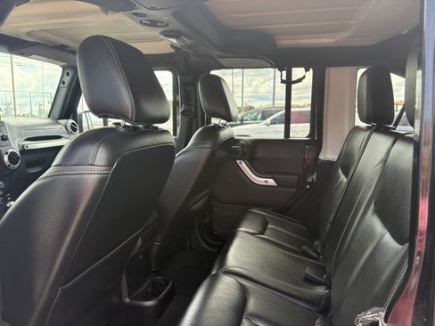 Used 2015 Jeep Wrangler Unlimited Sahara w/ Connectivity Group AWD/4WD image 12