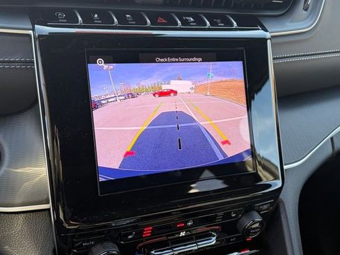 New 2025 Jeep Grand Cherokee Altitude image 3