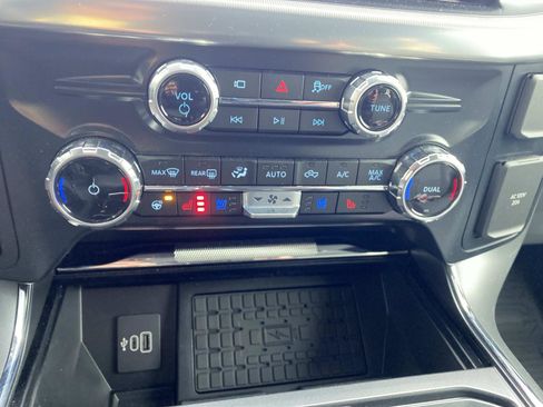 Used 2025 Ford F150 Lariat w/ Equipment Group 501A Mid image 22