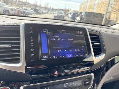 Used 2018 Honda Pilot Elite image 16