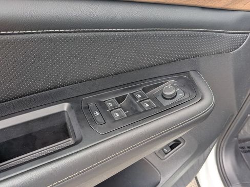 Used 2025 Volkswagen Atlas SE FWD image 13
