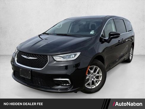 Used 2023 Chrysler Pacifica Touring-L FWD image 1