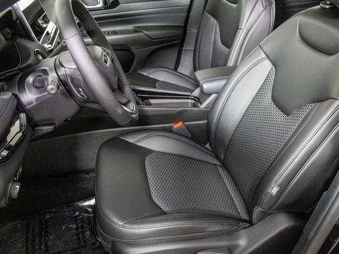 New 2026 Jeep Compass Latitude AWD/4WD image 17