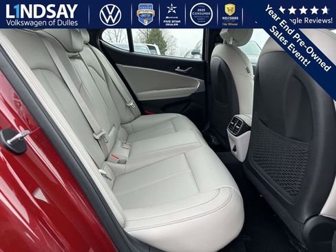 Used 2023 Genesis G70 2.0T image 13