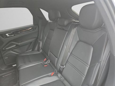 Used 2019 Porsche Cayenne AWD/4WD image 14