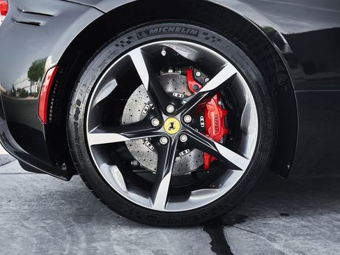 Used 2024 Ferrari SF90 Spider image 31