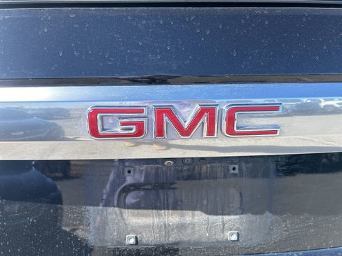 Used 2024 GMC Yukon Denali w/ Advanced Technology Package image 10