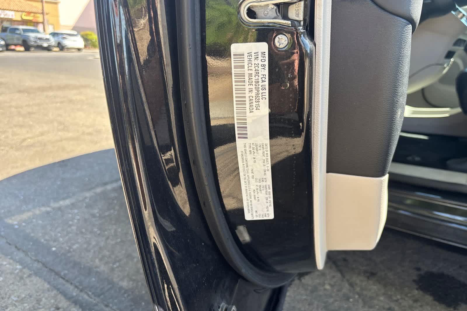 Used 2023 Chrysler Pacifica Touring-L FWD image 29