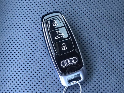 Used 2025 Audi SQ7 Prestige AWD/4WD image 29