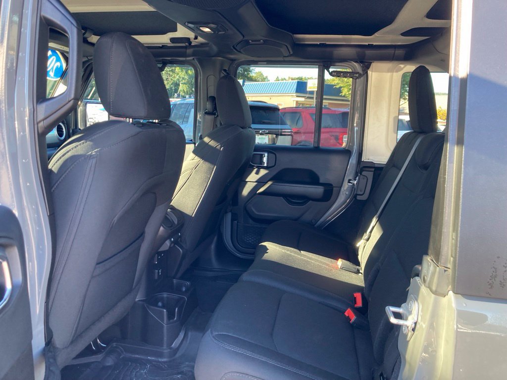 Used 2018 Jeep Wrangler Unlimited Sahara AWD/4WD image 21