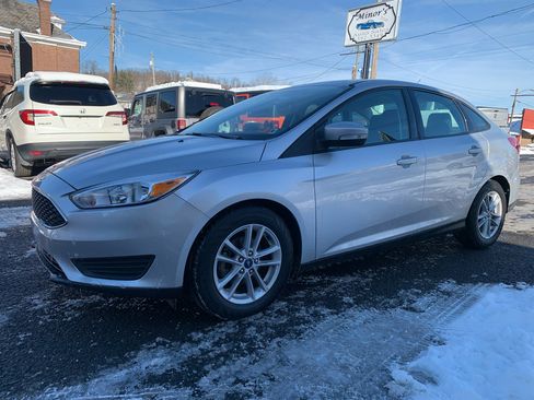Used 2018 Ford Focus SE w/ Cold Weather Package image 1