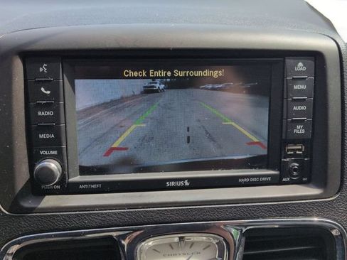 Used 2014 Chrysler Town & Country Touring-L w/ Driver Convenience Group FWD image 16