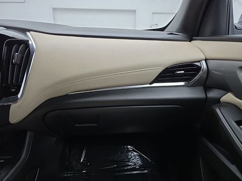 Used 2023 Chevrolet Traverse LT AWD/4WD image 40