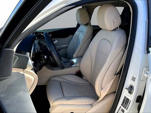 Used 2022 Mercedes-Benz GLC 300 4MATIC image 11