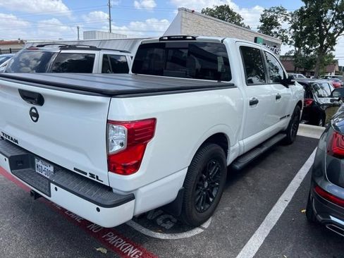 Used 2018 Nissan Titan SL w/ Midnight Edition RWD image 3