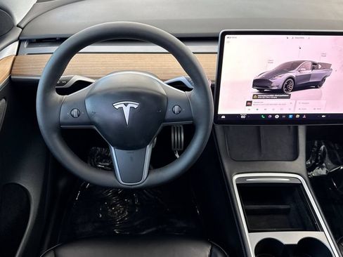 Used 2023 Tesla Model Y Performance AWD/4WD image 17