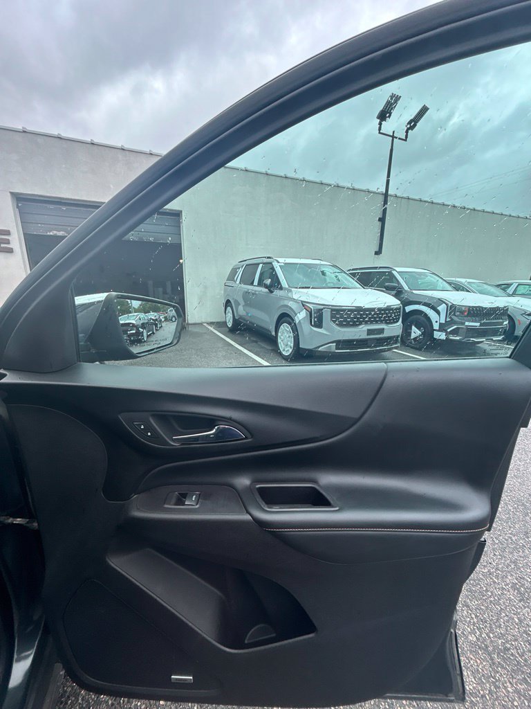 Used 2018 Chevrolet Equinox Premier FWD image 23
