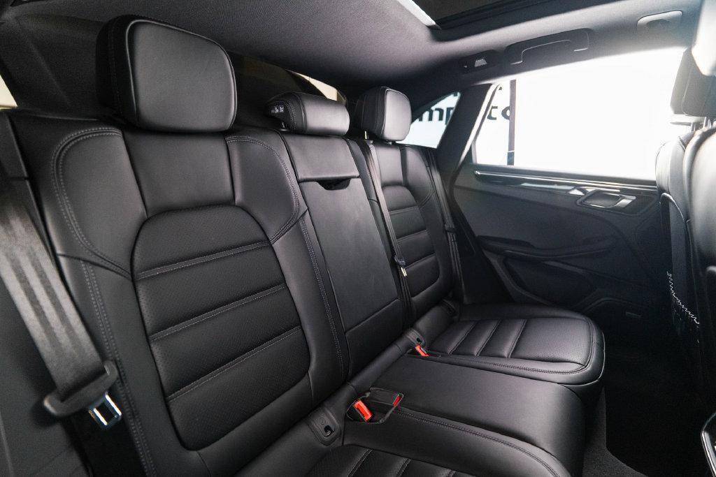 Certified 2026 Porsche Macan AWD/4WD image 38
